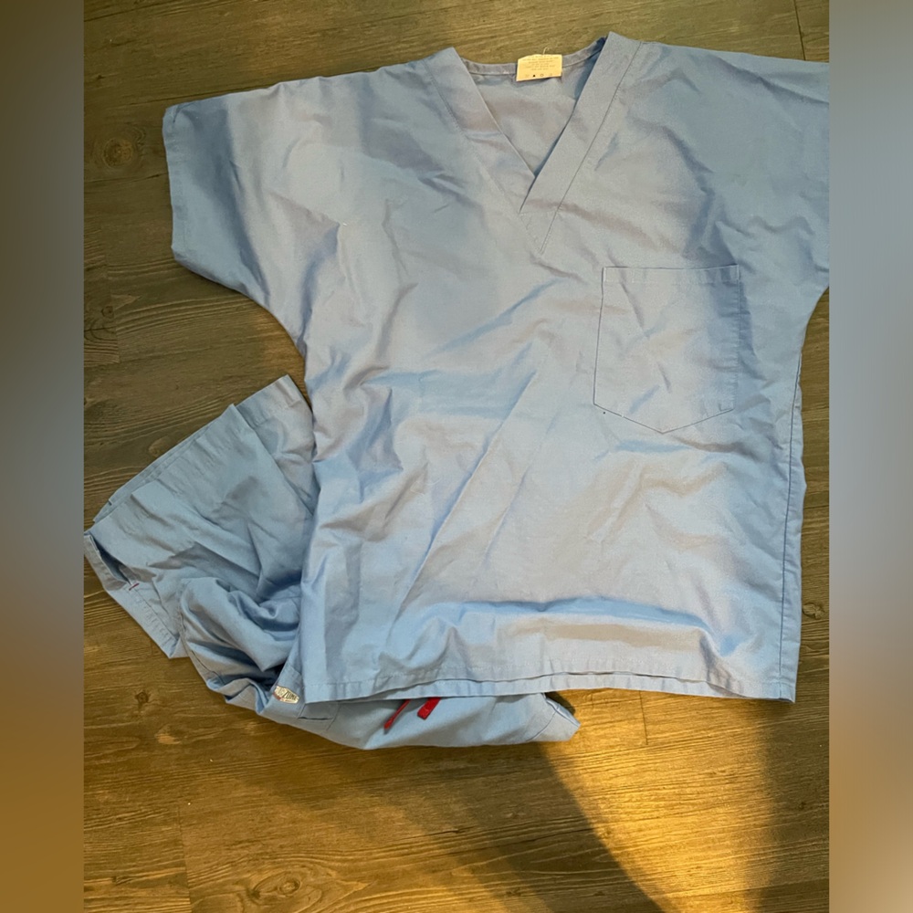 Scrub set